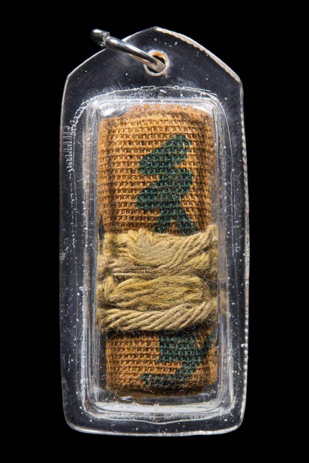 (296247)  ตะกรุดผ้ายันต์ ฟ้าประทานพร เซียนแปะโรงสี  ปี 2519 จ.ปทุมธานี