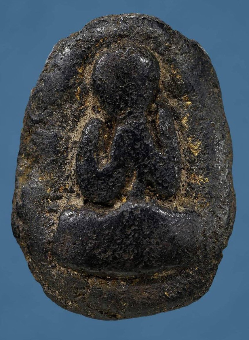 300650 พระปิดตาหลวงพ่อผุด วัดวังเวียน พิมพ์ใหญ่ เนื้อผงคลุกรัก  ประมาณ พ.ศ.2460-2463 จ.จันทบุรี