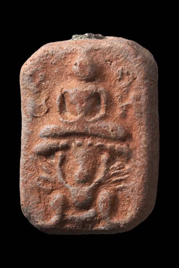 297284 หลวงพ่อฤาษีลิงดำ  วัดท่าซุง พิมพ์ ครุฑเล็กปีกโค้ง ออกวัด บางนมโค ปี 2496 เนื้อดิน จังหวัดอยุธยา