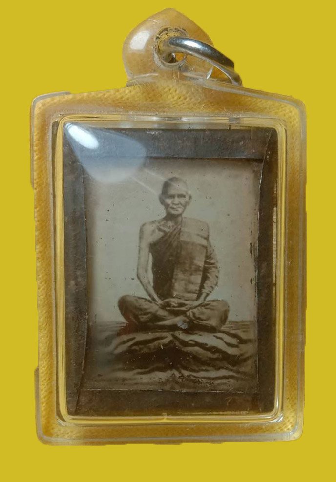 300974 รูปถ่ายหลวงพ่อเดิม นั่งหนังเสือ ปี2470 วัดหนองโพ  จ.นครสวรรค์