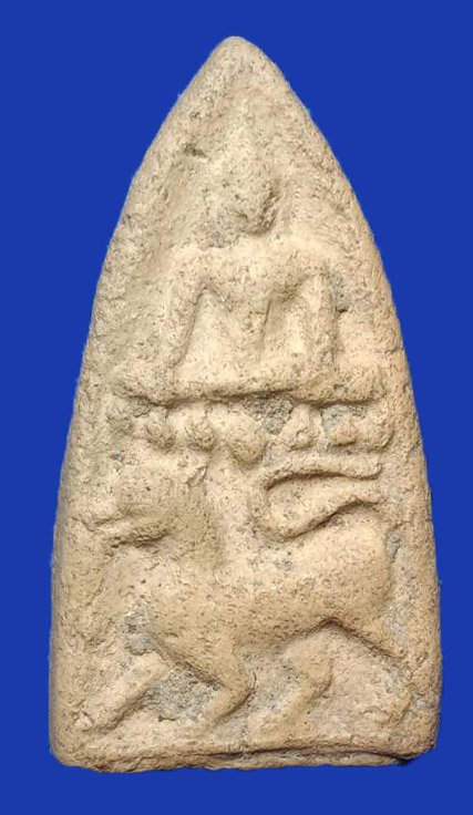 301552 พระสมเด็จขี่สิงห์ ก้นอุดผง เนื้อดินผสมทรายเสก ปี2497 หลวงพ่อกวย วัดโฆสิตาราม จ.ชัยนาท