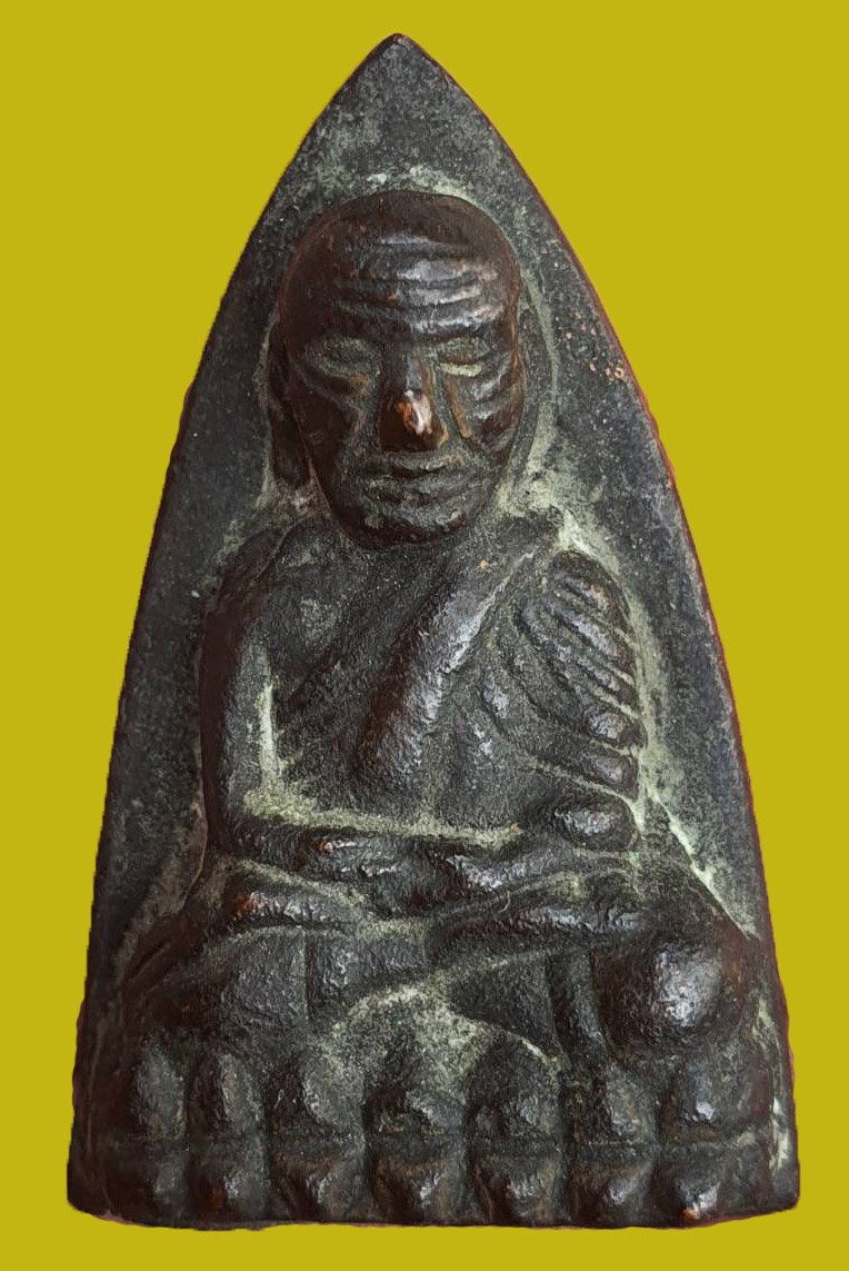 301774 หลวงปู่ทวดวัดช้างให้  พิมพ์เตารีดใหญ่เอ  ปี 2505 เนื้อโลหะ  จังหวัดปัตตานี 