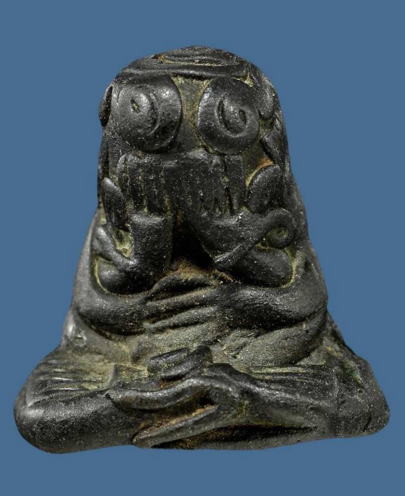 301798 พระปิดตาหลวงพ่อทับ  พิมพ์ยันต์ยุ่ง เนื้อสำริด พ.ศ. 2442-2453 วัดทอง จ.กรุงเทพมหานคร