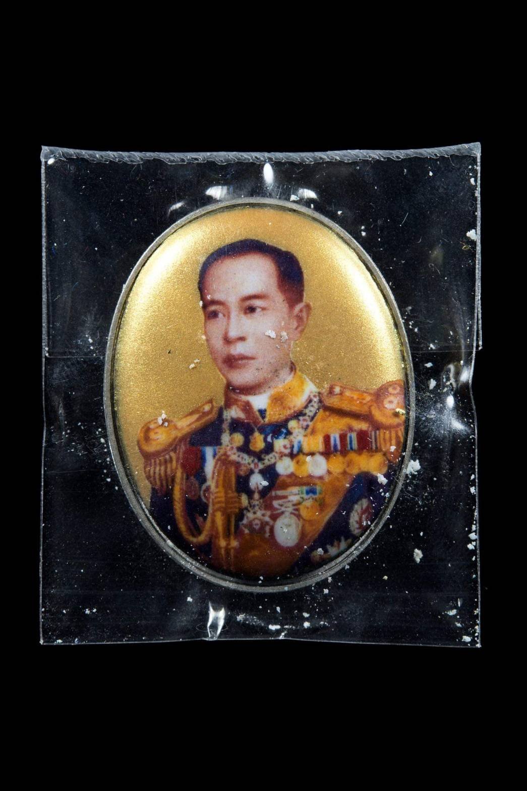  (295786) ล็อกเก็ต หลังเนื้อเงิน ฉากทอง กรมหลวงชุมพร เขตศักดิ์สิทธิ์ รุ่นมหาอำนาจบารมี 62