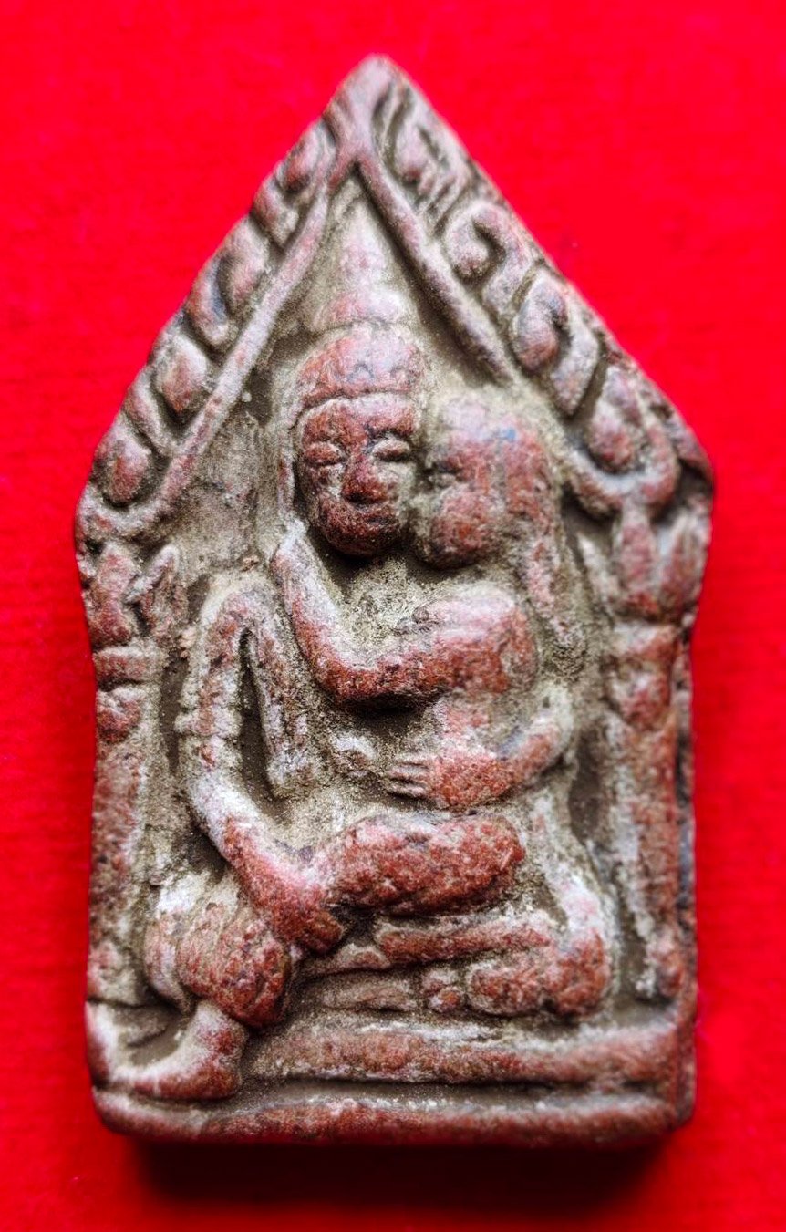 302831 ขุนแผนอุ้มนาง  หลวงปู่สรวง วัดบ้านละลม  เนื้อดินประสาทขอม  ผสมแร่วิเศษ ปี 2519 จ.ศรีสะเกษ 