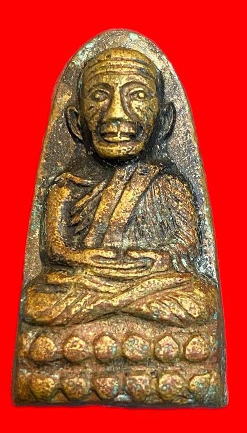 308523 หลวงปู่ทวด วัดช้างให้ เตารีดหลังหนังสือเล็ก พิมพ์ ว จุด ปี 2505  เนื้อทองเหลืองรมดำ  จ.ปัตตานี