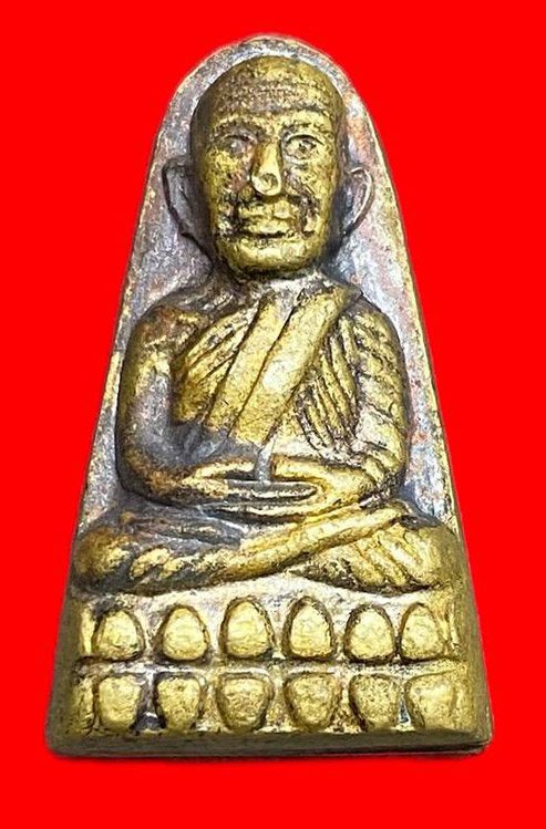  308548 หลวงปู่ทวด วัดช้างให้ เตารีดหลังหนังสือ  พิมพ์หน้า ท กรรมการ  ปี2524 จ.ปัตตานี เนื้อทองเหลืองรมดำ 
