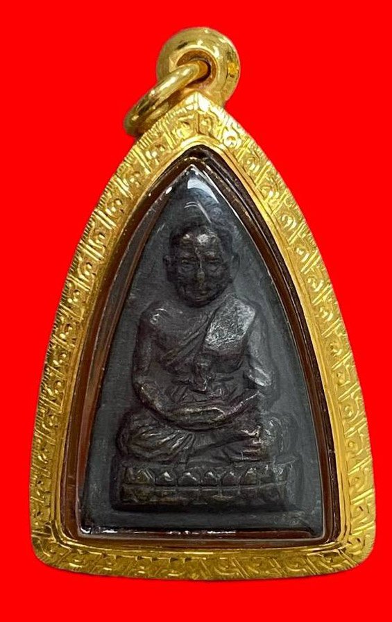 308568 หลวงปู่ทวด วัดช้างให้  กลีบบัว รุ่น รุน1  พิมพ์ อุแตกหางจิ้งจก ปี2507 จ.ปัตตานี เนื้อทองเหลืองรมดำ 