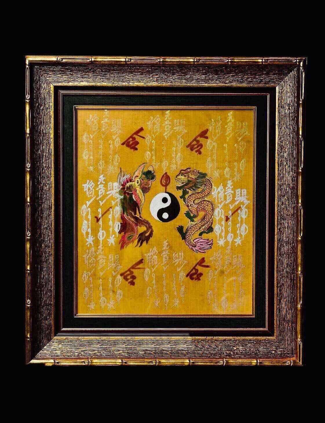 303080 ผ้ายันต์ 8 กา เงิน ทอง นาค  เขียนมือยุคต้น  อาแปะโรงสีโง้วกิมโคย  รูปวาดหงส์มังกร หยินหยาง  ก่อนปี 2519 จ.ปทุมธานี