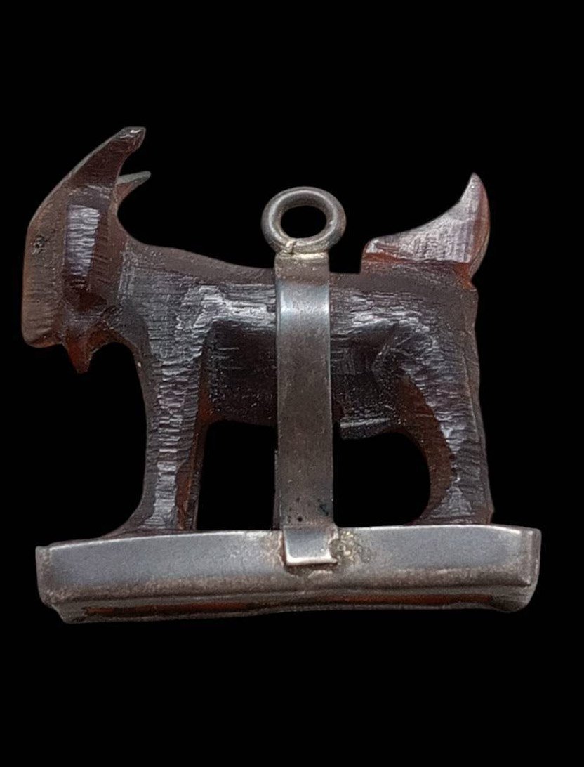 303165 แพะเขาควายแกะ  หลวงพ่ออ่ำ  ปี 2475 ถึง 2490  เนื้อเขาควายแกะ  วัดหนองกระบอก จ.ระยอง 