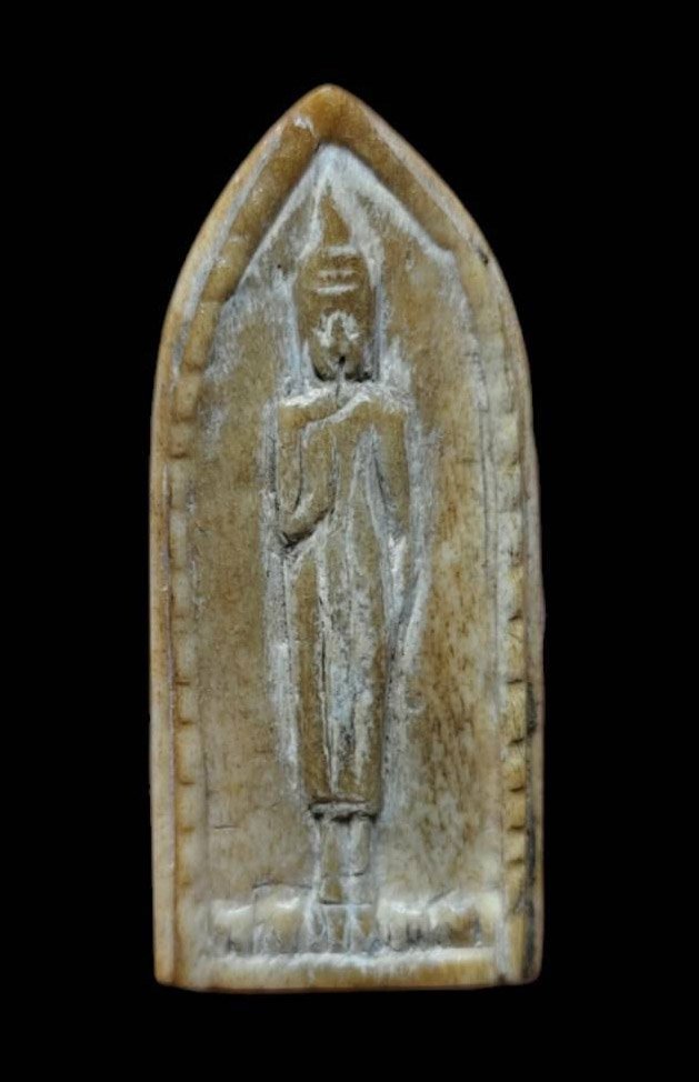 303186 พระพุทธงาแกะ หลวงพ่อเดิม เนื้องาแกะ ปี2470-2494 วัดหนองโพ จังหวัดนครสวรรค์