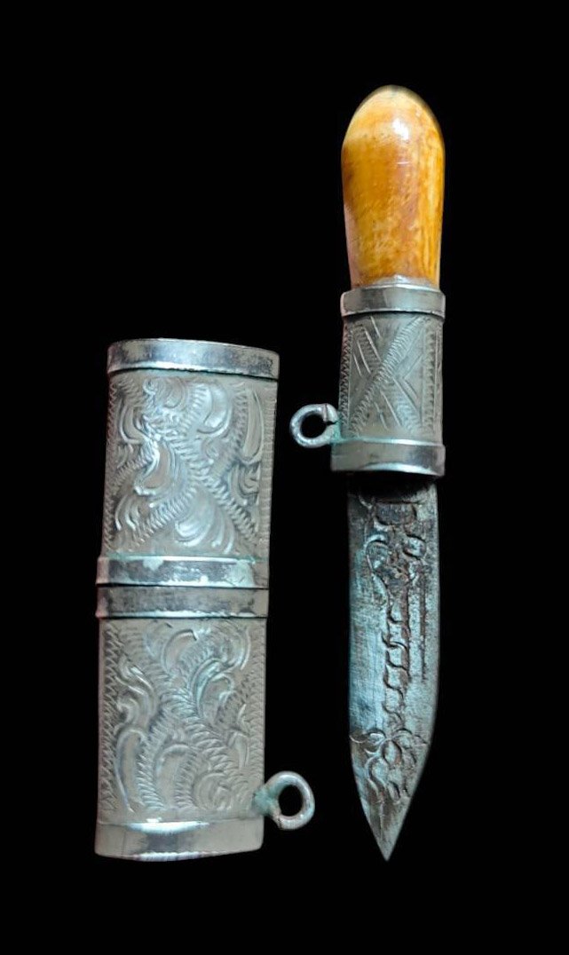 303200 มีดหมอสาริกาหลวงพ่อเดิม พุทธศักราช 2470-2494 วัดหนองโพ จ.นครสวรรค์