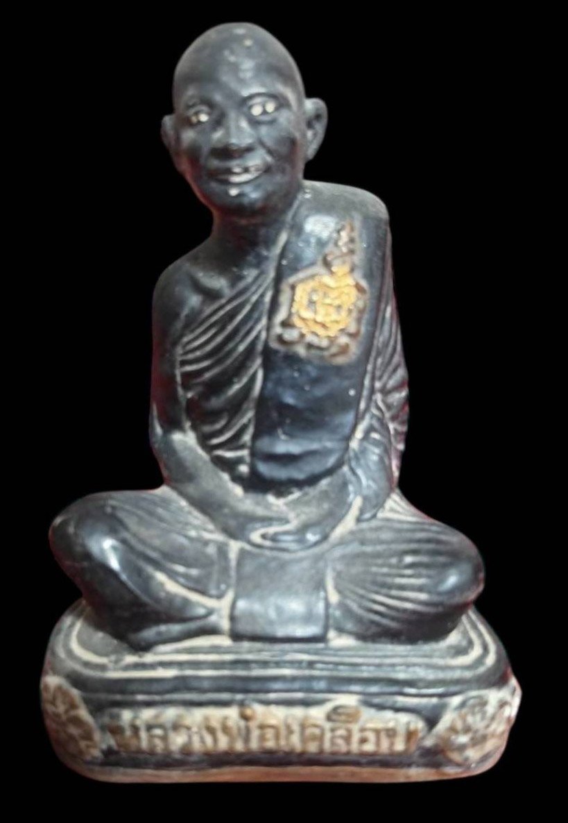 303206 รูปหล่อผงคลุกรัก หลวงพ่อเคลือบ วัดหนองกระดี่ พ.ศ 2487  จังหวัดอุทัยธานี