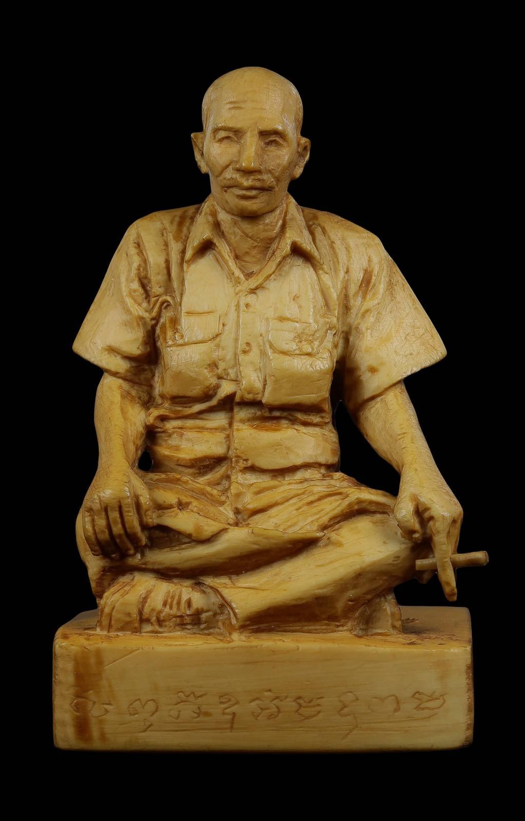 303209 รูปเหมือนอาจารย์เฮง ไพรวัลย์ เนื้องาแกะ  ปี 2515 หลวงปู่สี  วัดสะแก จังหวัดอยุธยา