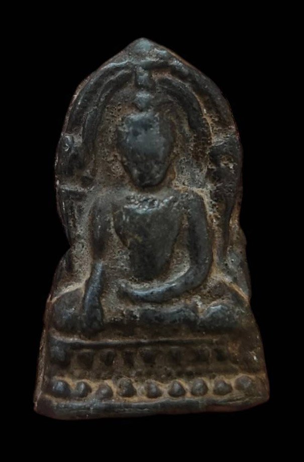 303233 พระชินราชใบเสมา พิมพ์กลาง เนื้อชินเงิน พุทธศตวรรษที่ 18-19 กรุวัดพระศรีรัตนมหาธาตุ จ.พิษณุโลก