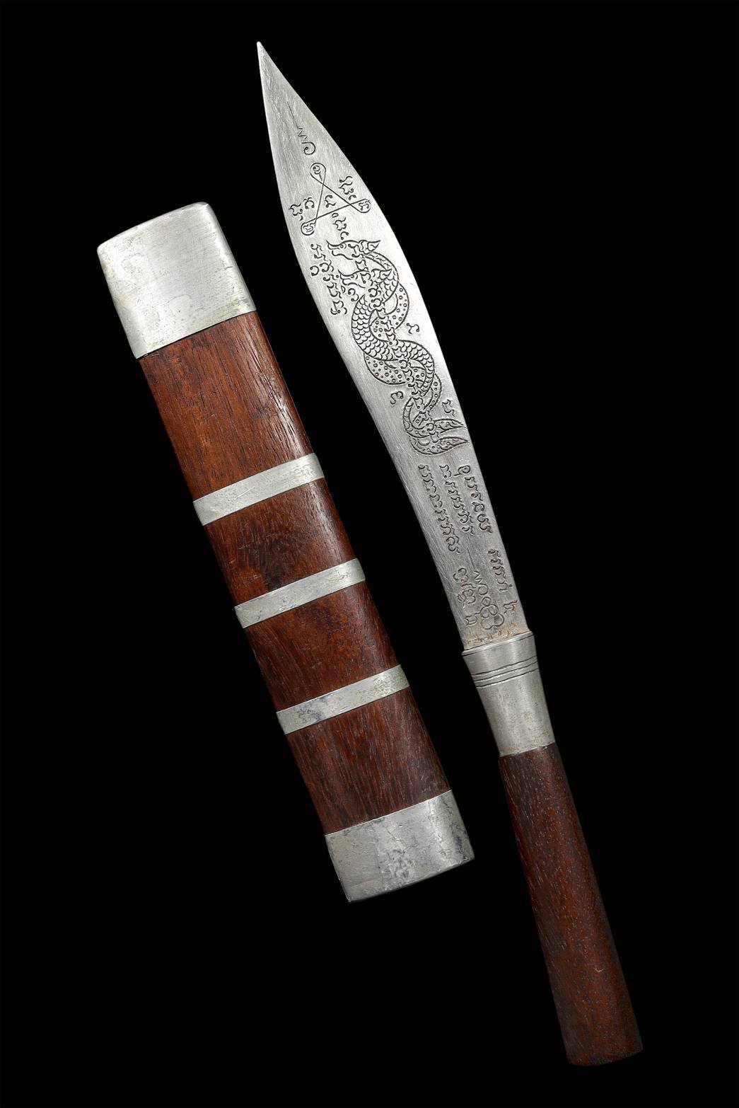 303234 มีดหมอเทพศาสตรา เนื้อใบเหล็กขาว  หลวงพ่อกวย ปี 2509-2513  ศิลอาจารย์ทรงรอดเล็ก ตอกลาย  ยันต์นาคเกี้ยว-ยันต์ขุนแผนสะกดทัพ  (นิยม) วัดโฆสิตาราม (บ้านแค)