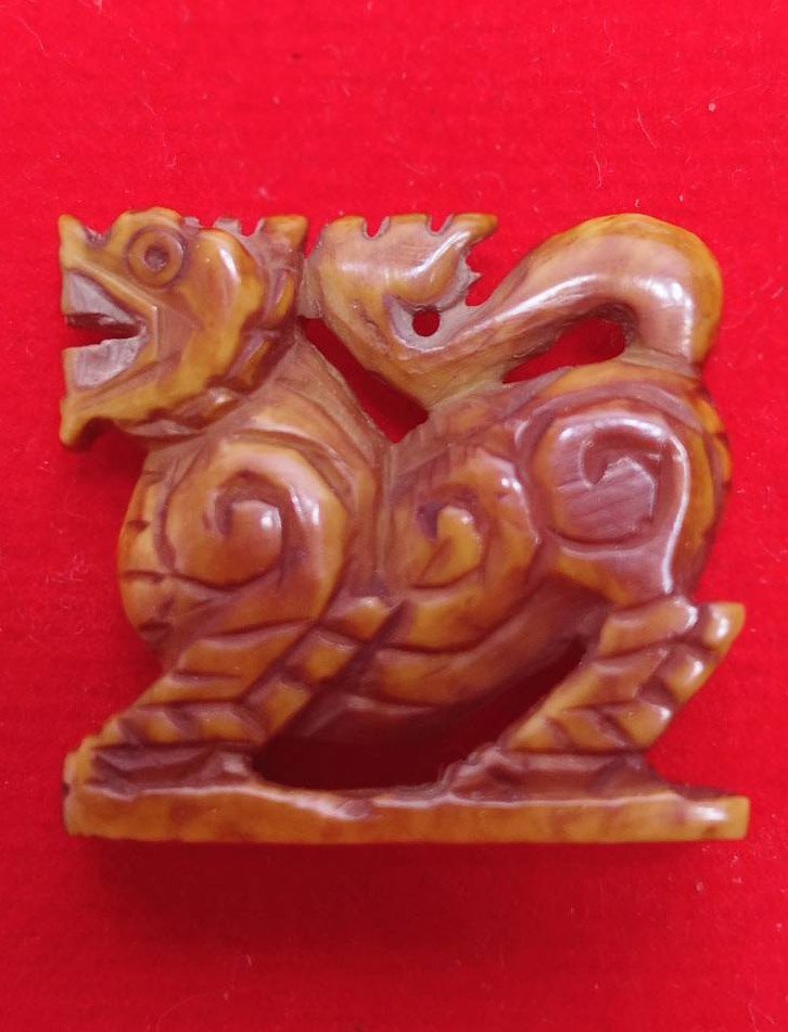 303248 สิงห์งาแกะ หลวงพ่อเดิม  วัดหนองโพ พิมพ์สามขวัญ  เนื้องาแกะ  สร้างปี 2470-2494  จ.นครสวรรค์ 