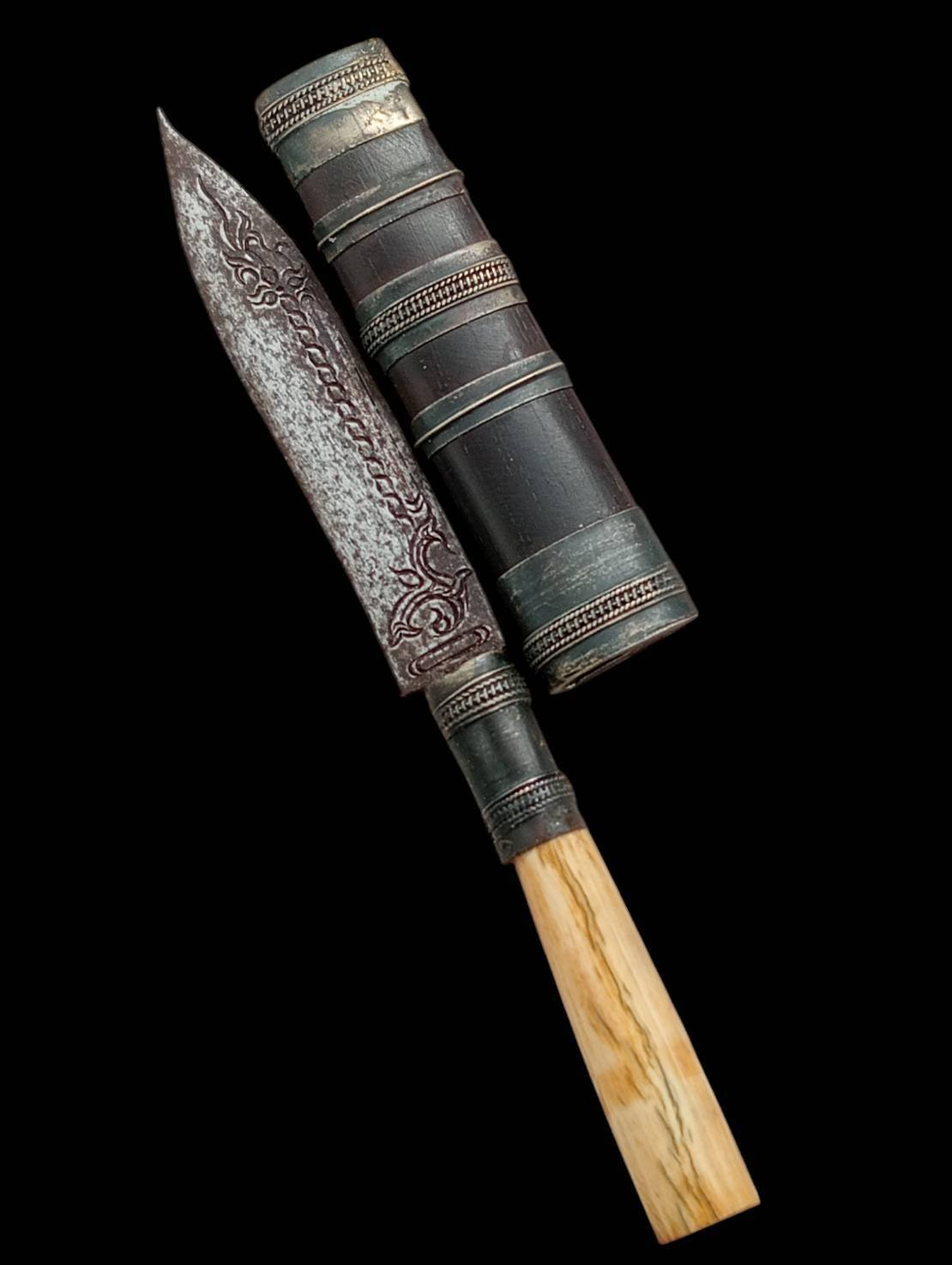 303280 มีดหมอหลวง พ่อเดิม  ด้ามงา-ฝักไม้   ใบมีด เนื้อโลหะ  จัดสร้างปี 2470-2494  วัดหนองโพธิ์ จ.นครสวรรค์