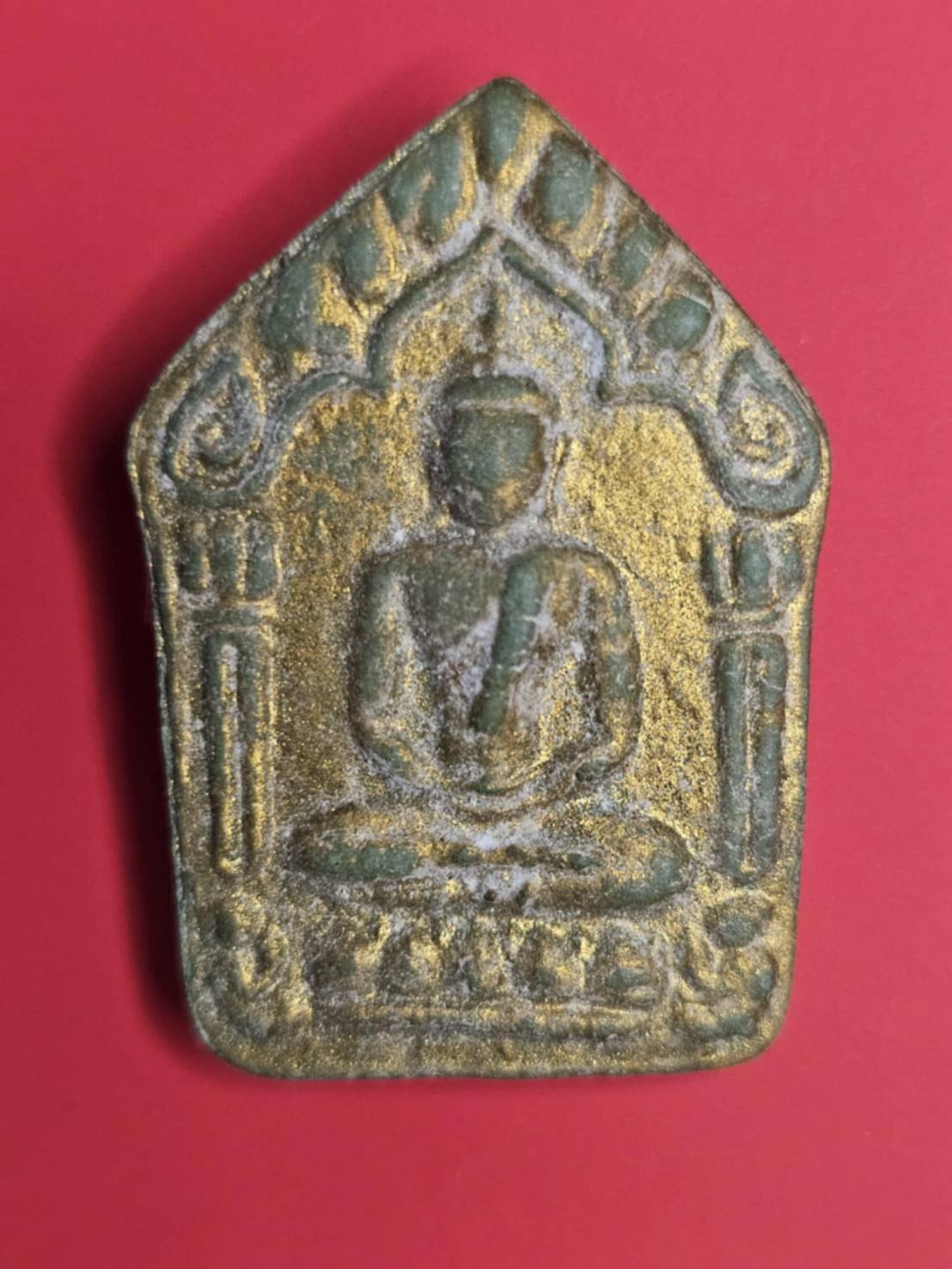 303256 พระขุนแผนผงพรายกุมาร ทาทอง 2ด้าน  ฝังตะกรุดสาริกา 5ดอก หลวงปู่ทิม วัดละหารไร่  ปี2516-2517 จ.ระยอง