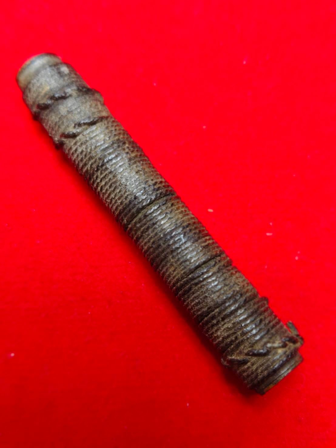 303340 ตะกรุดสาริกา หลวงพ่อทบ  วัดชนแดน ยุคต้น  ประมาณปี 2500 - 2510  เนื้อทองแดง จ.เพชรบูรณ์ 