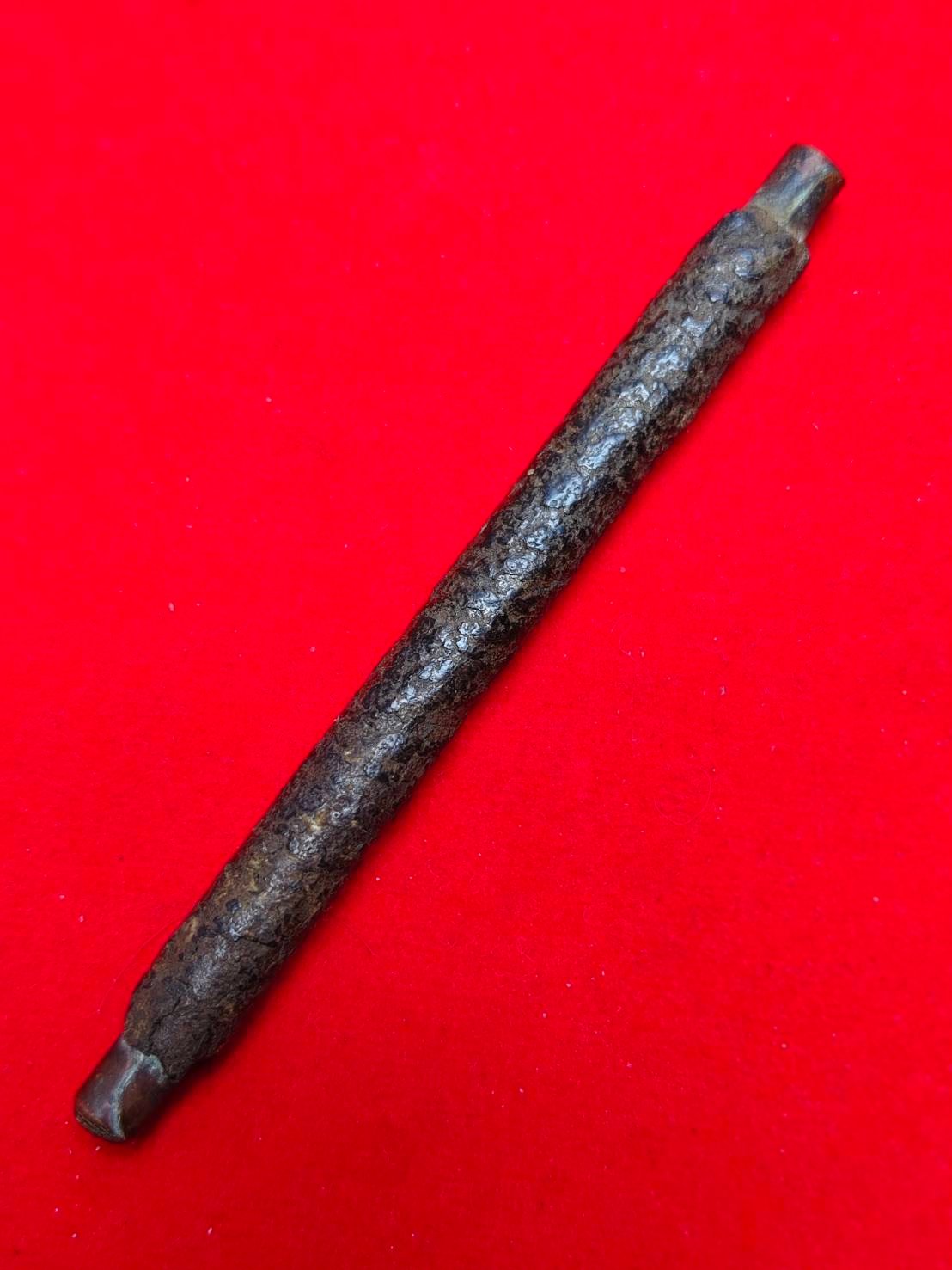 303356 ตะกรุดโสฬสมงคล  หลวงปู่กลิ่น วัดสะพานสูง  เนื้อทองแดง ผสมมวลสาร  คลุกรัก สร้าง 2467-2480  จ.นนทบุรี 