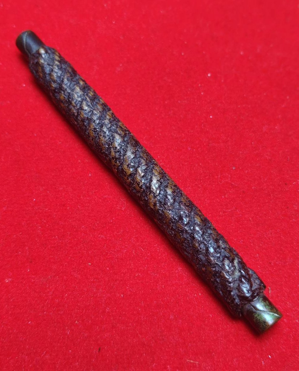 303392 ตะกรุดโสฬสมงคล  หลวงพ่อทองสุข  วัดสะพานสูง เนื้อทองแดง  ถักเชือกจุ่มรัก ปี 2508 - 2515  จ.นนทบุรี 