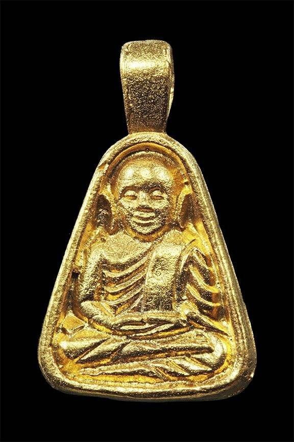 296582 เหรียญจอบ หลวงพ่อเงินวัดบางคลาน รุ่นเมตตาบารมี พิมพ์เล็ก ปีพศ 2545 เนื้อทองคำ จังหวัดพิจิตร