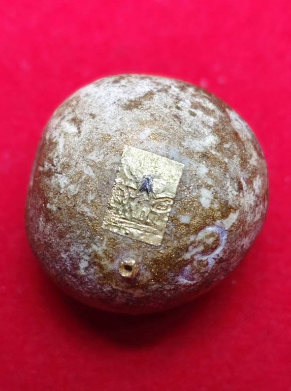 303415 ลูกอมผงพรายกุมาร บรอนซ์ฝุ่น  หลวงปู่ทิม สร้างปี 2515-2517  ตอกโค๊ตฝังตะกรุดทอง  เนื้อผงพรายกุมาร  วัดละหารไร่ จ.ระยอง 