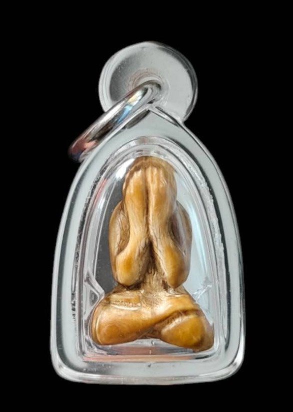 303454 พระปิดตางาแกะ สำนักเขาอ้อตักศิลา พุทธศักราช2480-2500 เนื้องาช้าง จ.พัทลุง