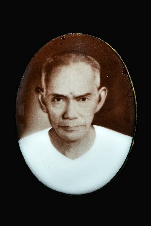 (296004) ล็อกเก็ต เซียนแปะโรงสี พิมพ์จัมโบ้ ซีเปีย หน้าหนุ่ม ปี 2519 จ.ปทุมธานี