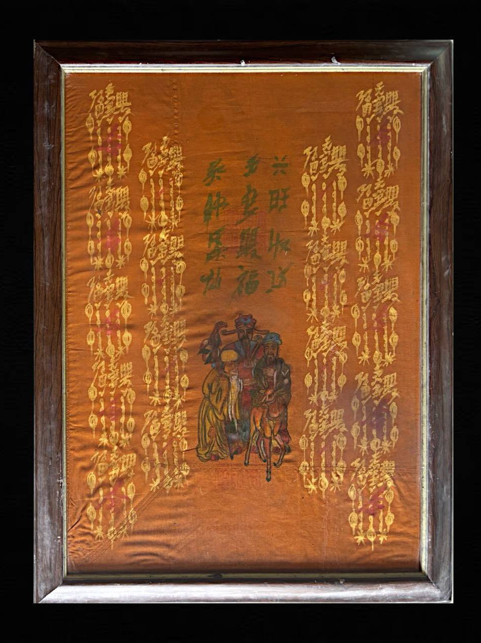 307380 ผ้ายันต์ 18 กา ทอง   อาแปะโรงสี โง้วกิมโคย  รูปวาดเทพเจ้า ฮกลกซิ่ว ปี 2515 จ.ปทุมธานี