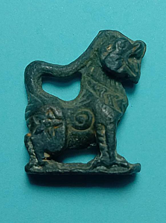 303498 สิงห์หล่อคอยาว ก้นดอกจันทร์ เนื้อตะกั่ว หลวงพ่อกวย วัดสะแก จ.อยุธยา