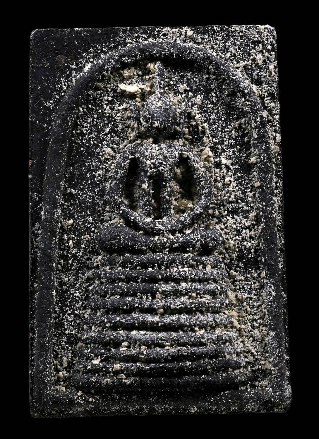 303582 พระผงชุดเนื้อนิลกาฬ  รุ่นเทิดพระเกียรติ  พิมพ์ย้อนยุค 9 ทรงพิมพ์  สมเด็จหลวงปู่โต๊ะ ปี 2540 วัดหัวลำโพง จ.กรุงเทพมหานคร