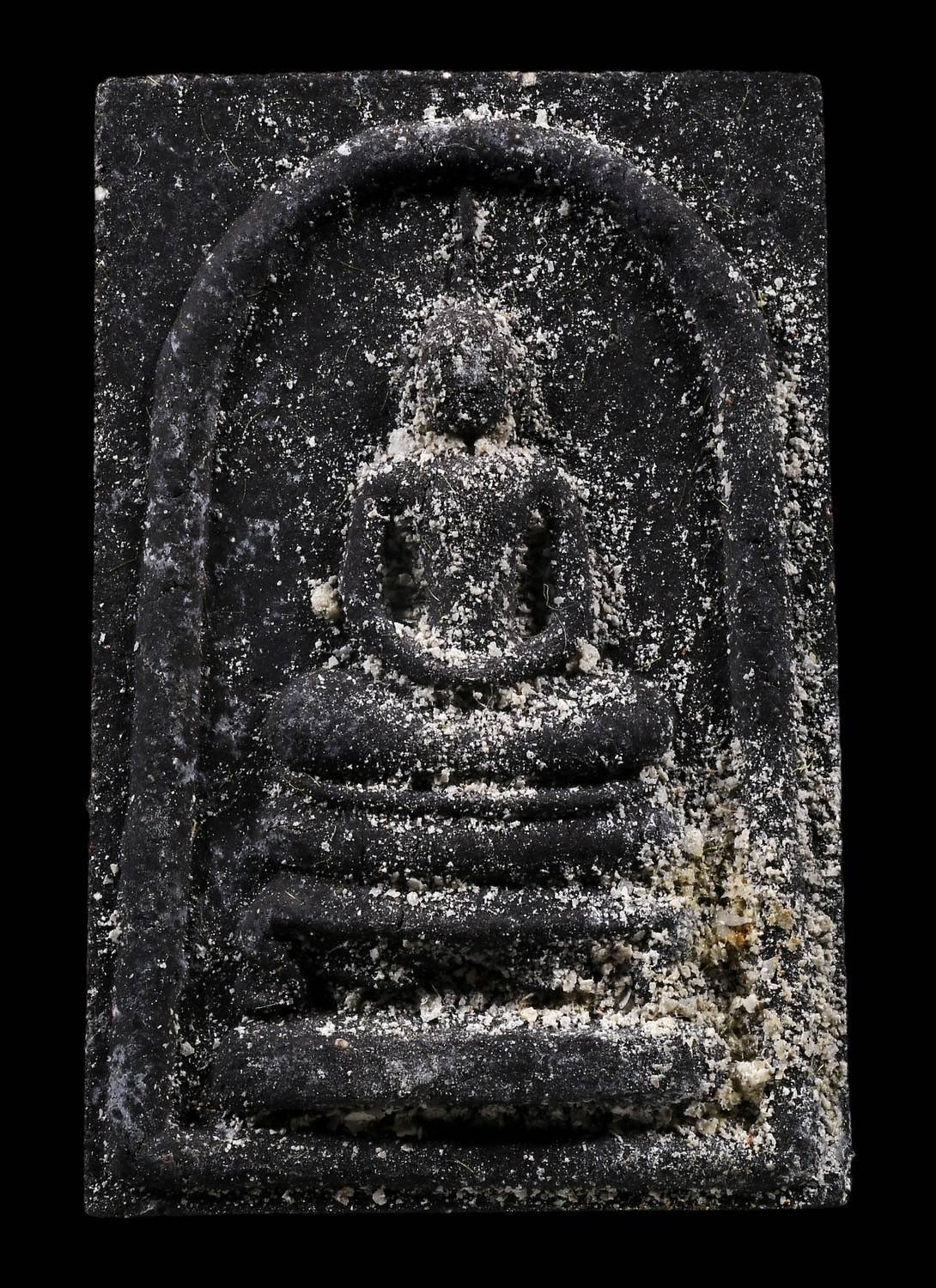 303585 พระผงชุดเนื้อนิลกาฬ  รุ่นเทิดพระเกียรติ  พิมพ์ย้อนยุค 9 ทรงพิมพ์  สมเด็จหลวงปู่โต๊ะ ปี 2540 วัดหัวลำโพง จ.กรุงเทพมหานคร