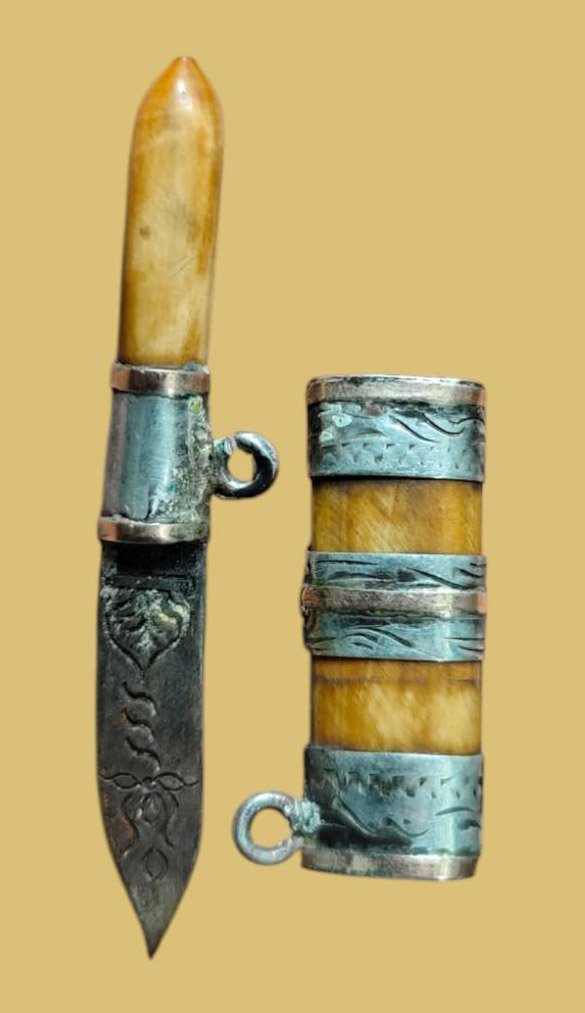  303646 มีดหมอสาริกา หลวงพ่อเดิม พุทธศักราช 2470-2494 วัดหนองโพ จ.นครสวรรค์