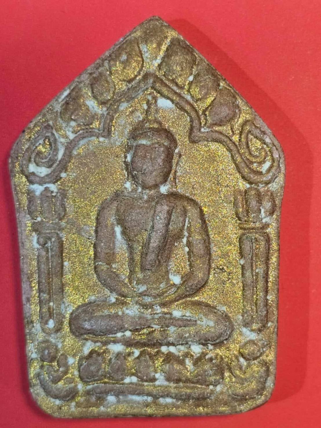 303664 ขุนแผนผงพรายกุมาร  หลวงปู่ทิม วัดละหารไร่  จ.ระยอง ปี2516-2517 เนื้อผงพรายกุมาร ทาทอง 2หน้า  ฝังตะกรุดโทนทองคำ 1ดอก