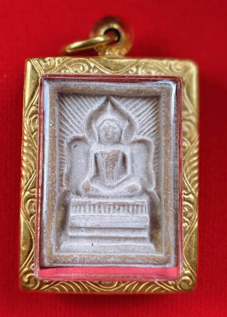 303672 พระสมเด็จแหวกม่าน  พิมพ์ต้อ ปี 2513-2515  เนื้อผงน้ำมันผสมผง  หลวงพ่อกวย วัดโฆสิตาราม  (บ้านแค) จ.ชัยนาท 