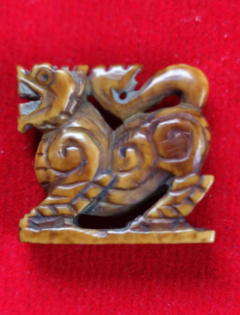 303673 สิงห์งาแกะ หลวงพ่อเดิม  วัดหนองโพ พิมพ์สามขวัญ  เนื้องาช้าง  สร้างปี 2470-2494  จ.นครสวรรค์ 