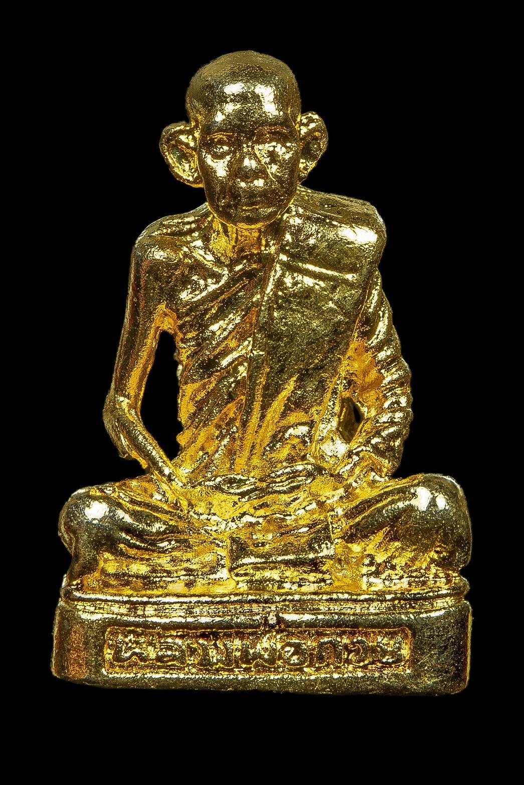 303705 รูปหล่อหลวงพ่อกวย  วัดโฆสิตาราม รุ่น2  เนื้อกะไหล่ทอง  ก้นอุ ปี2522 จังหวัดชัยนาท