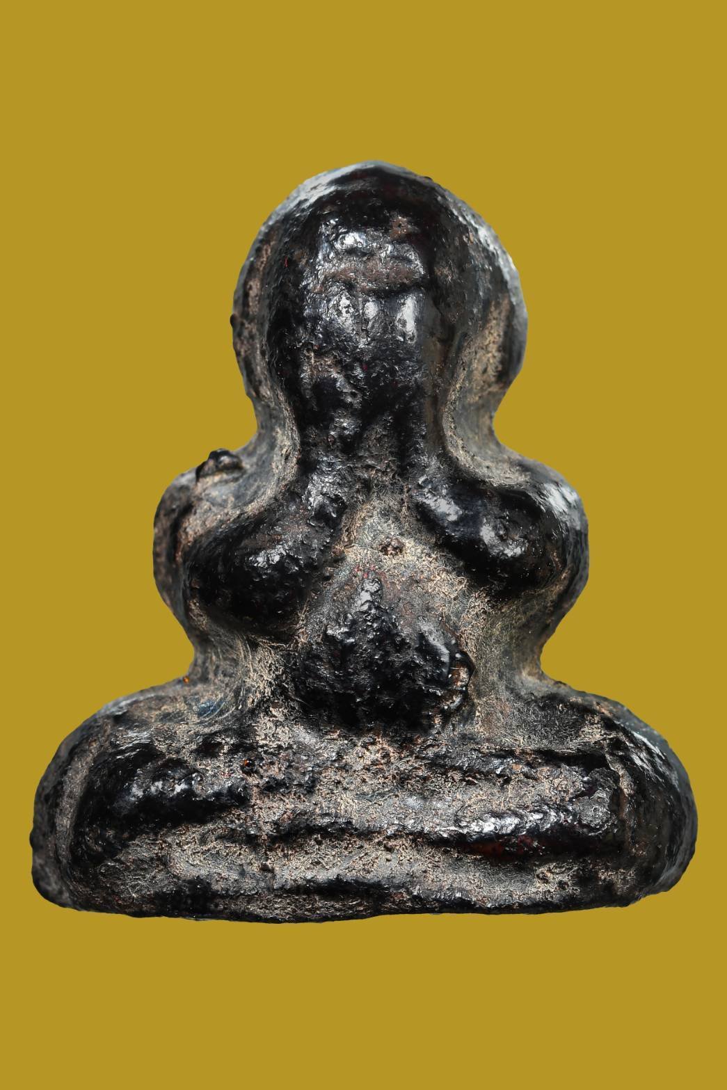 303789 ปิดตาโสฬสมงคล หลวงปู่เอี่ยม วัดสะพานสูง  เนื้อผงคลุกรักจุ่มรัก (บรรจุกรุ) พ.ศ. 2430-2439  จ.นนทบุรี 