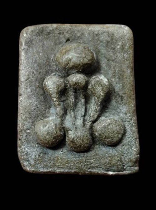  303814 พระผงกระดูกผีอาจารย์หนู พิมพ์พระปิดตา พุทธศักราช2484-2485 วัดพระเชตุพนวิมลมังคลาราม (วัดโพธิ์) กรุงเทพมหานคร