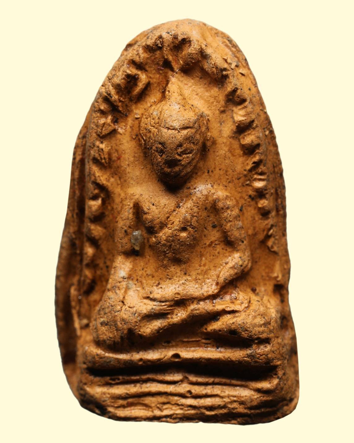 209710 พระรอด เนื้อดิน  พิมพ์มารวิชัย  หลังปั๊มวัดมหาวัน  จ.ลำพูน 