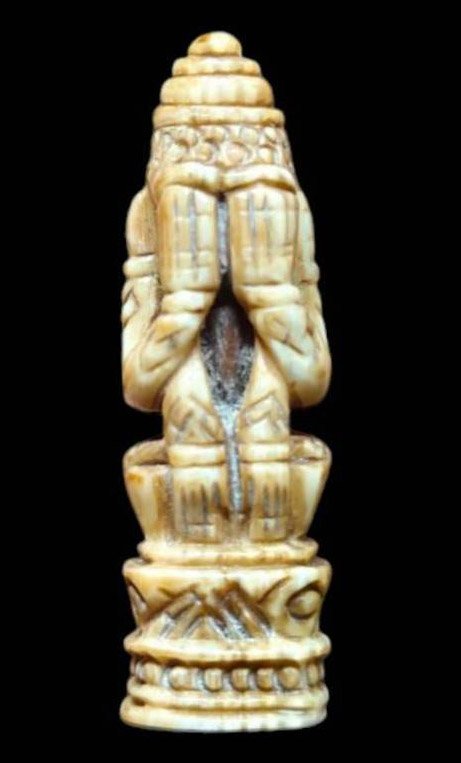 303913 พระปิดตางาแกะ หลวงพ่อเดิม เนื้องาช้าง พุทธศักราช 2480-2490 วัดหนองโพ จ.นครสวรรค์