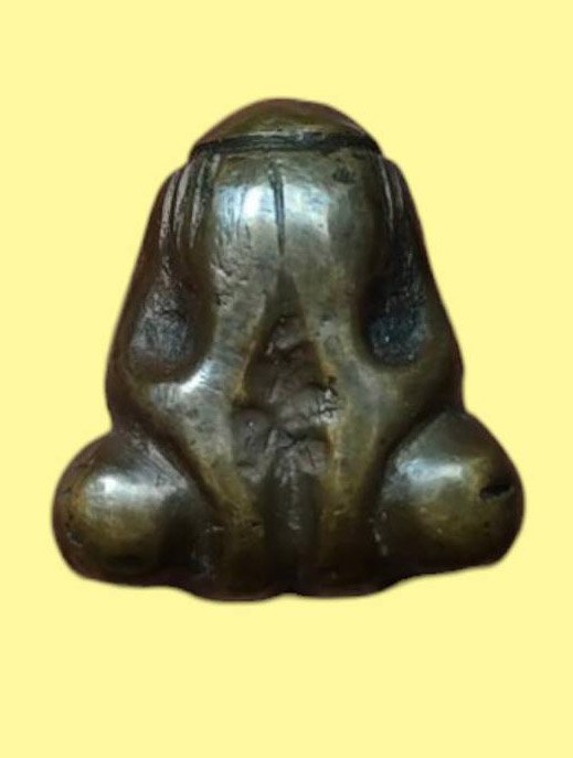 304027 พระปิดตาหลวงพ่อชม พิมพ์แต่ง เนื้อทองผสม พุทธศักราช 2470 วัดสิงห์ จ.เพชรบุรี