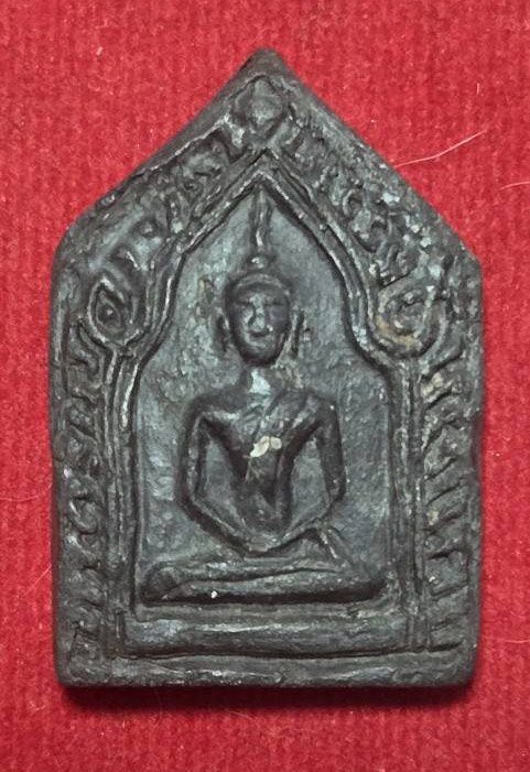  304086 พระขุนแผนอาจารย์ชุม ไชคีรี วัดมหาธาตุ ปี 2497 พิมพ์ใหญ่ เนื้อดินผสมผง จ.นครศรีธรรมราช