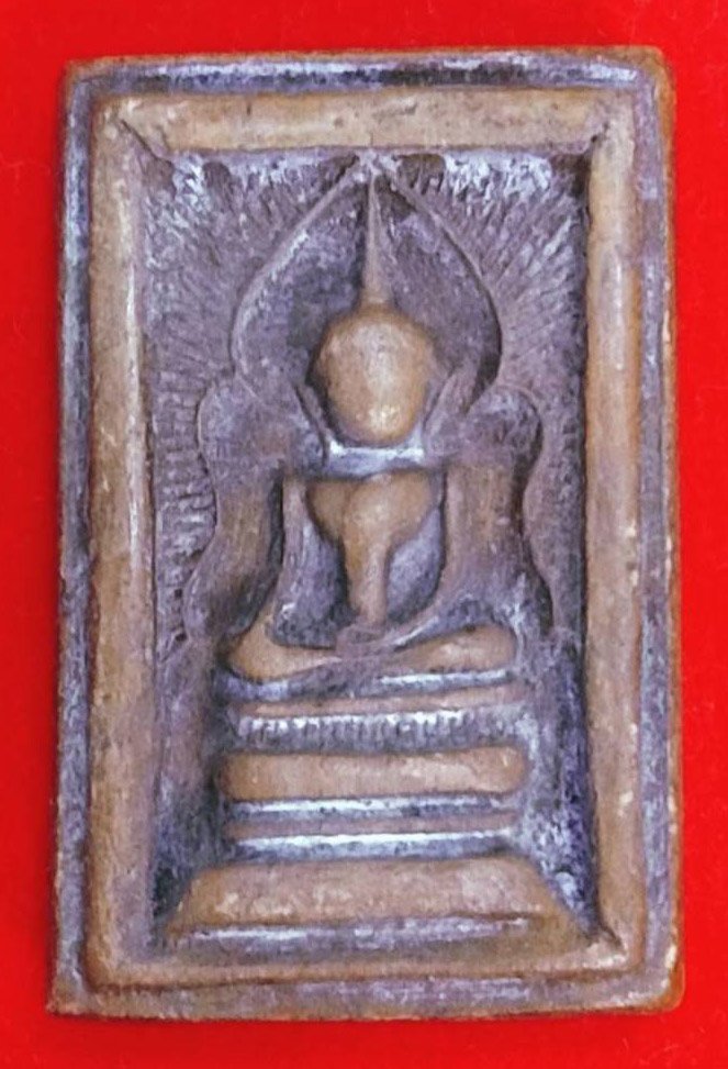 304100 พระสมเด็จแหวกม่าน  พิมพ์อกใหญ่ปางมารวิชัย  (หลังยันต์) เนื้อผง  หลวงพ่อกวย วัดโฆสิตาราม  พ.ศ. 2500 จ.ชัยนาท