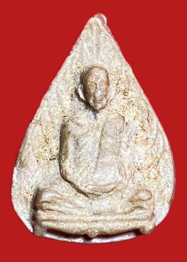 304396 พระผงหลวงปู่โต๊ะ  วัดประดู่ฉิมพลี  พิมพ์รูปเหมือนใบโพธิ์  หลังยันต์ตรี ปี 2523  เนื้อเกสร กทม.