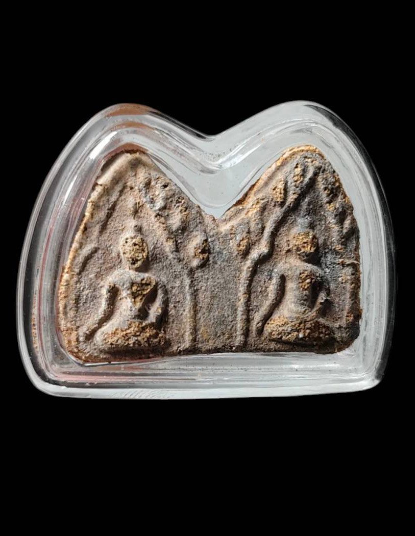 304470 พระขุนแผนพลายคู่ พิมพ์หน้ามงคลเล็ก  ประมาณพุทธศตวรรษที่ 21 กรุวัดบ้านกร่าง จ.สุพรรณบุรี