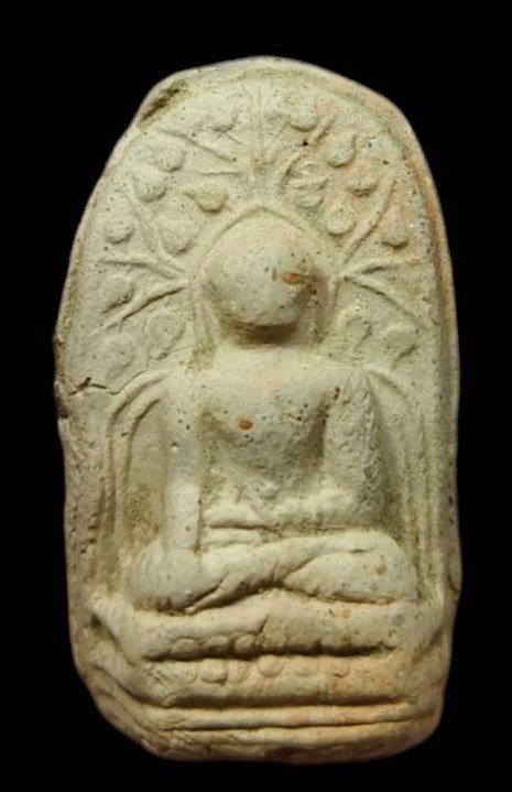 304474 พระคง เนื้อดินเผา พุทธศตวรรษที่ 12-13 กรุอาพัทธาราม (วัดพระคงฤาษี) จ.ลำพูน