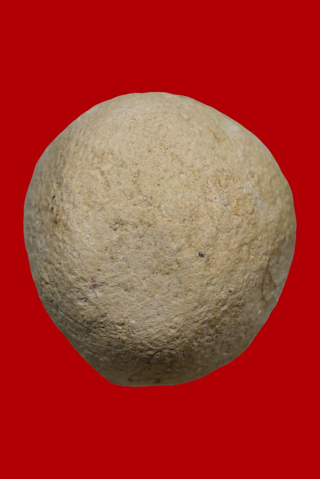 304500 ลูกอมยันต์เกราะเพชร  หลวงพ่อปาน วัดบางนมโค  ปี 2460 ถึง 2480 เนื้อผง  จังหวัดอยุธยา